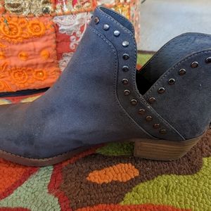 Carlos Santana line of short boots, grey, sz ,8.5
